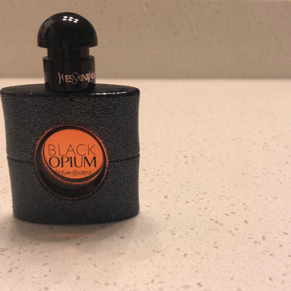 Yves Saint Laurent Black Opium 1oz EDP